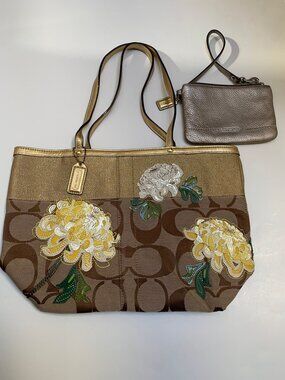 BNWT Vintage Coach Embroidered Floral Fabric and Leather Trim Tote